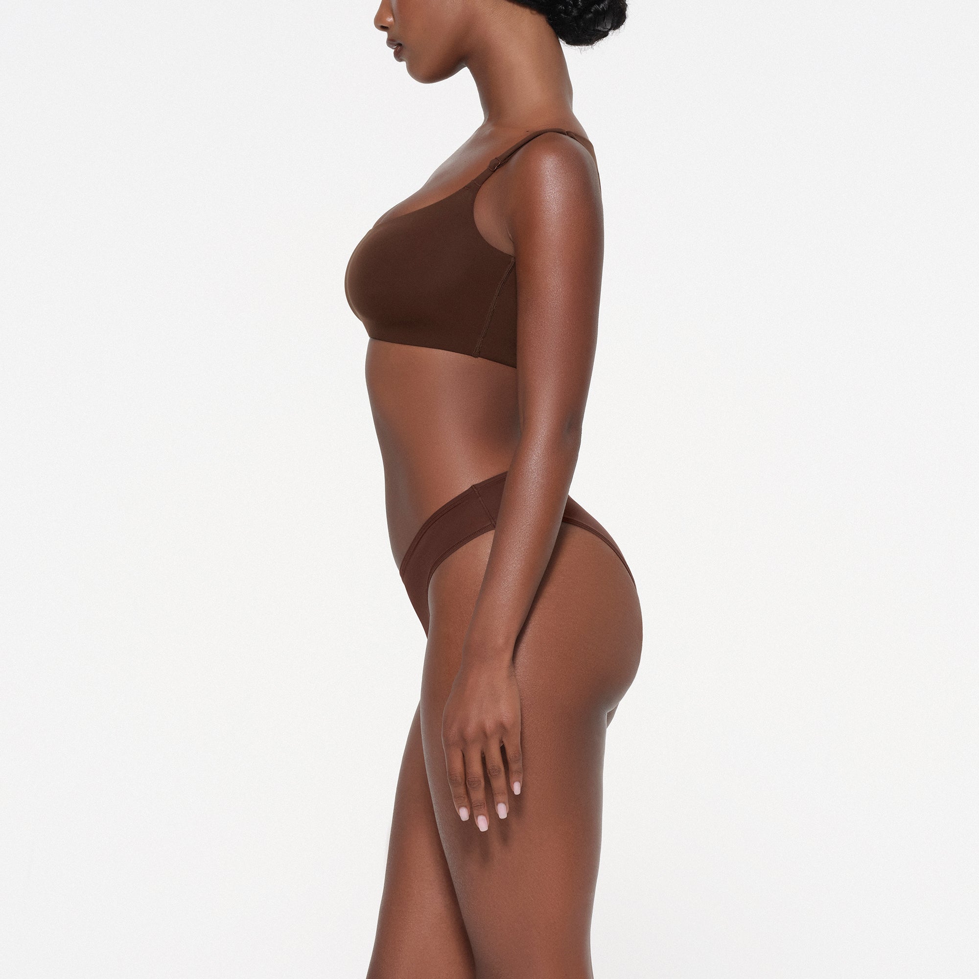 SKIMS FITS EVERYBODY BACK SMOOTHING SCOOP BRALETTE | COCOA - SÜTYEN