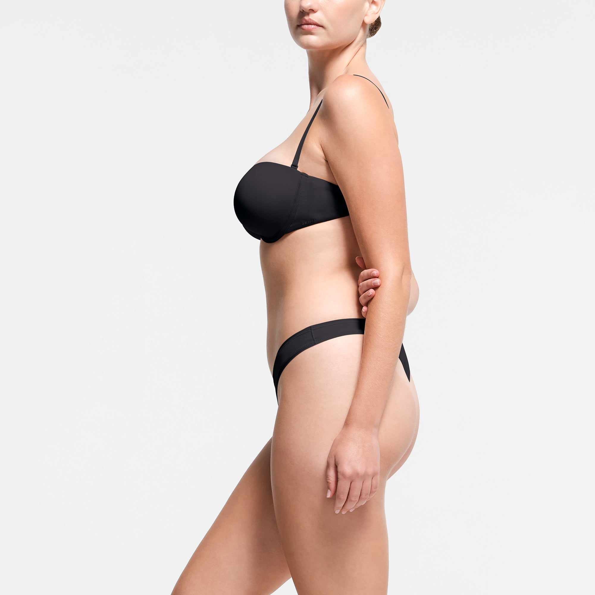 SKIMS MULTI-WAY BRA | ONYX - SÜTYEN